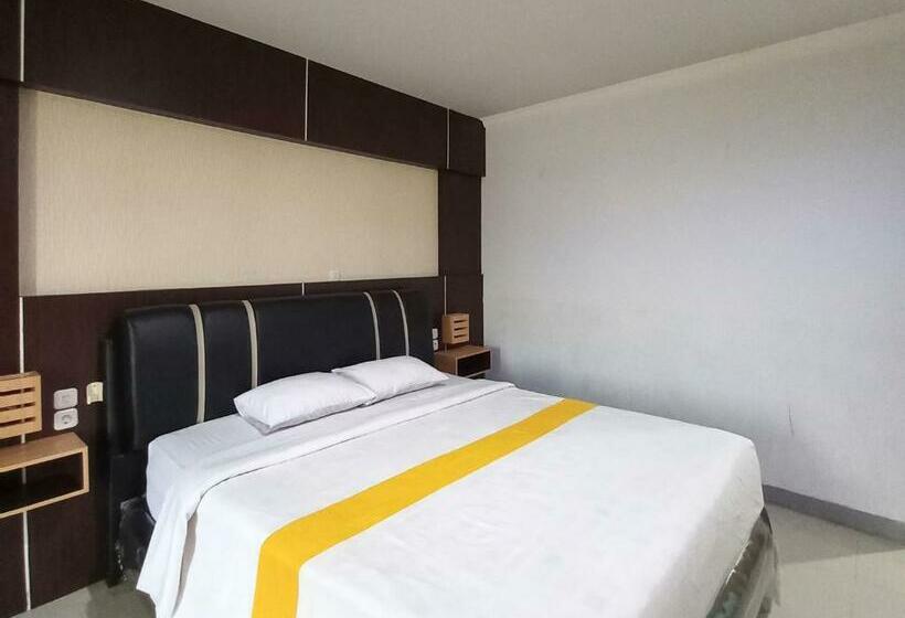 בית מלון כפרי Reddoorz Near Poso City Mall