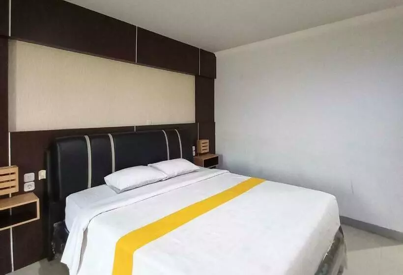 Hotelli Reddoorz Near Poso City Mall