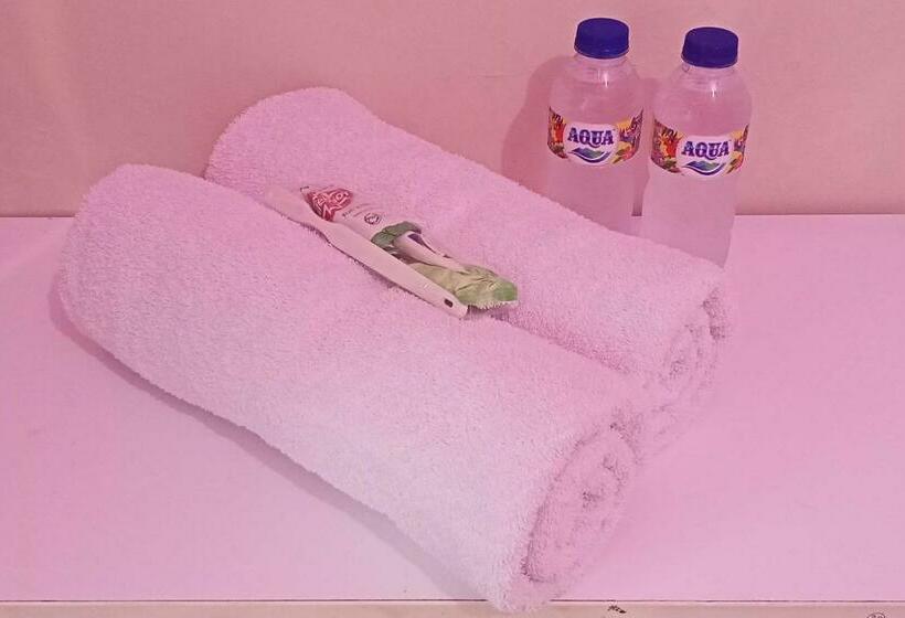 בית מלון כפרי Reddoorz Near Poso City Mall