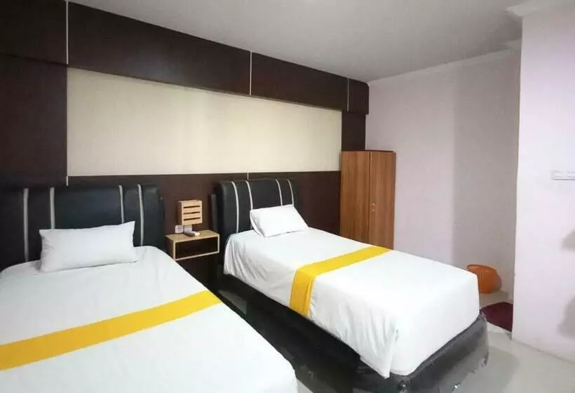 Hotelli Reddoorz Near Poso City Mall