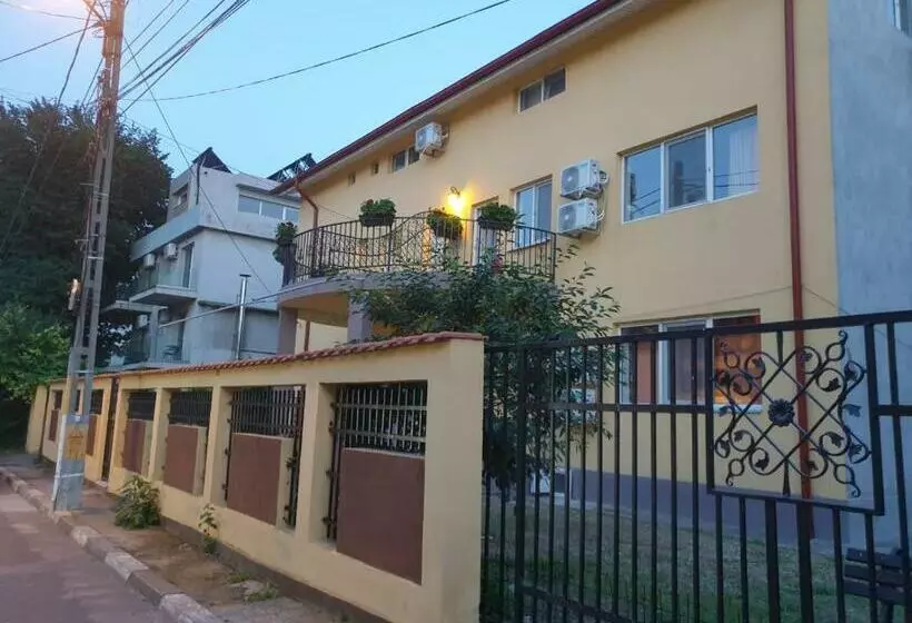 هاستل Dms Family House
