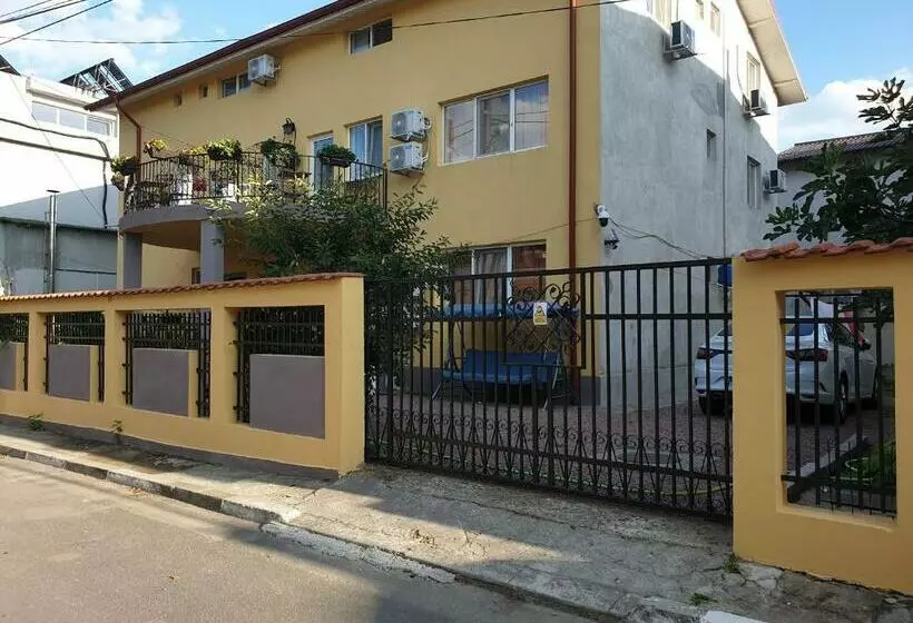 هاستل Dms Family House