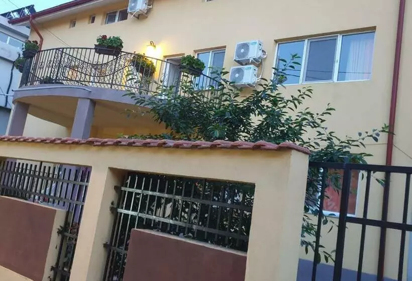 هاستل Dms Family House