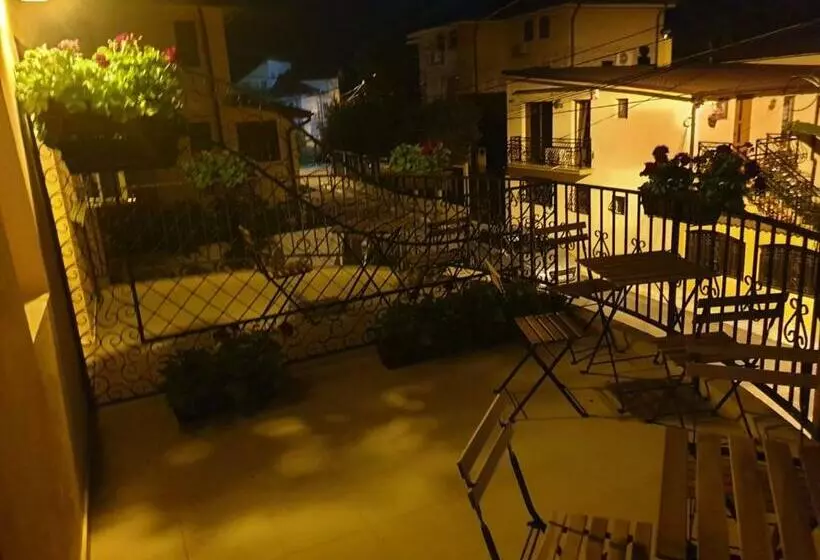 هاستل Dms Family House