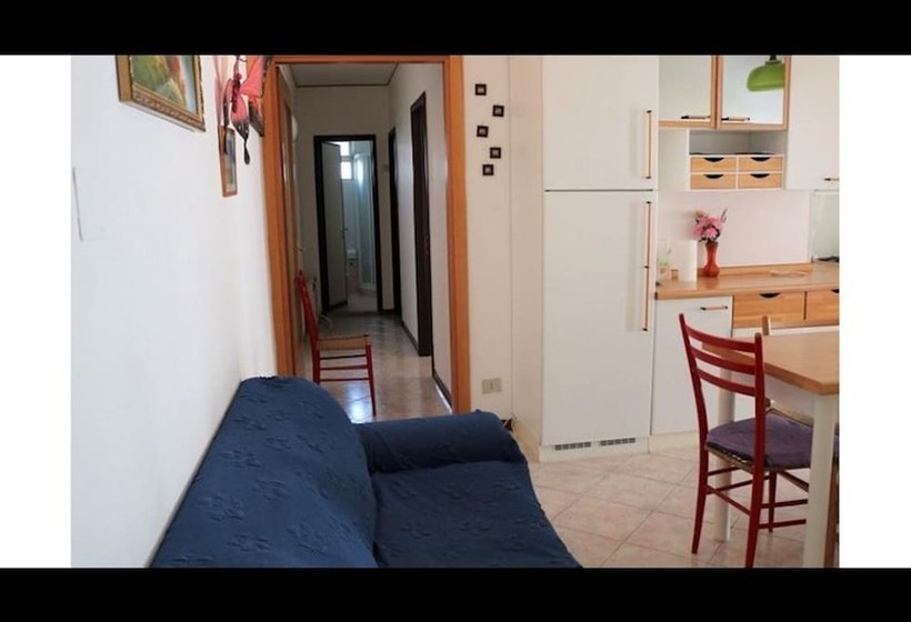 تختخواب و صبحانه Cozy Charm Near The Beach   Beahost