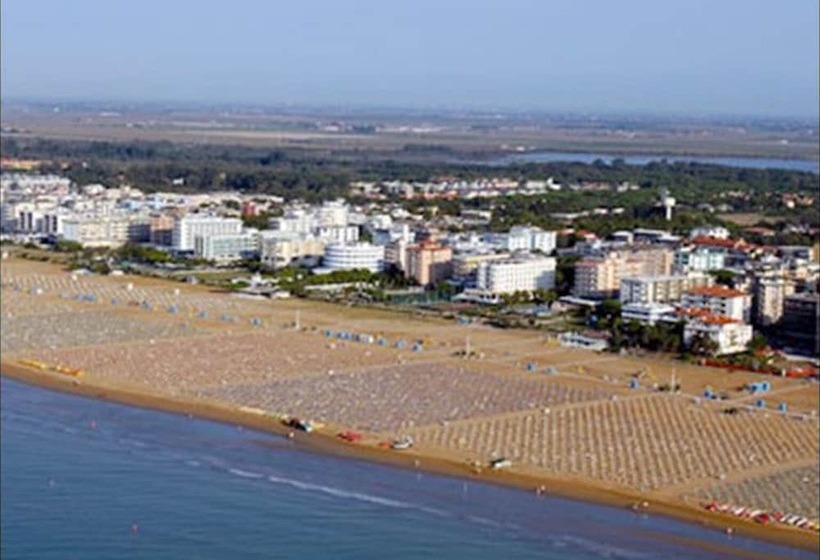 تختخواب و صبحانه Cozy Charm Near The Beach   Beahost