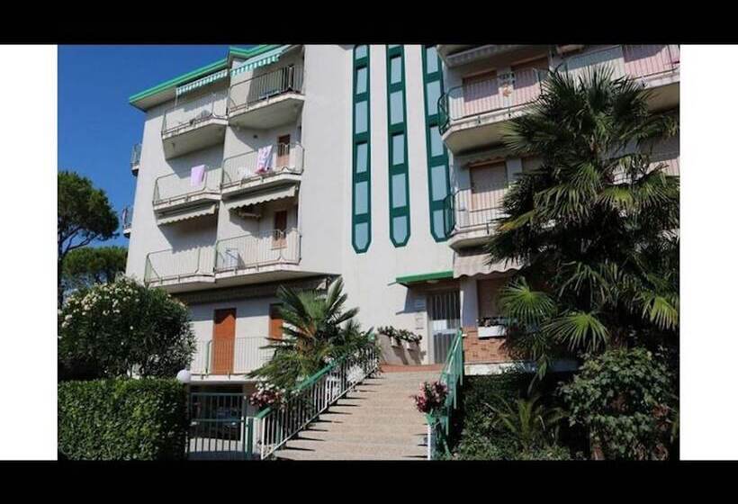 تختخواب و صبحانه Cozy Charm Near The Beach   Beahost