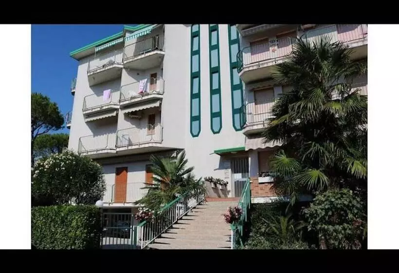 ベッドアンドブレックファースト Cozy Charm Near The Beach   Beahost