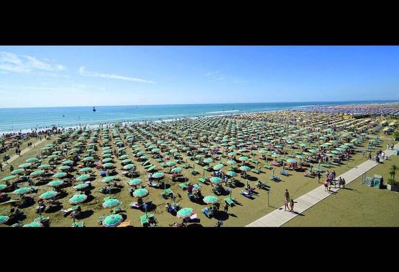 تختخواب و صبحانه Cozy Charm Near The Beach   Beahost