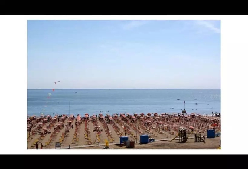 ベッドアンドブレックファースト Cozy Charm Near The Beach   Beahost