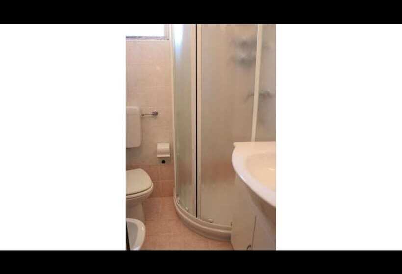 تختخواب و صبحانه Cozy Charm Near The Beach   Beahost