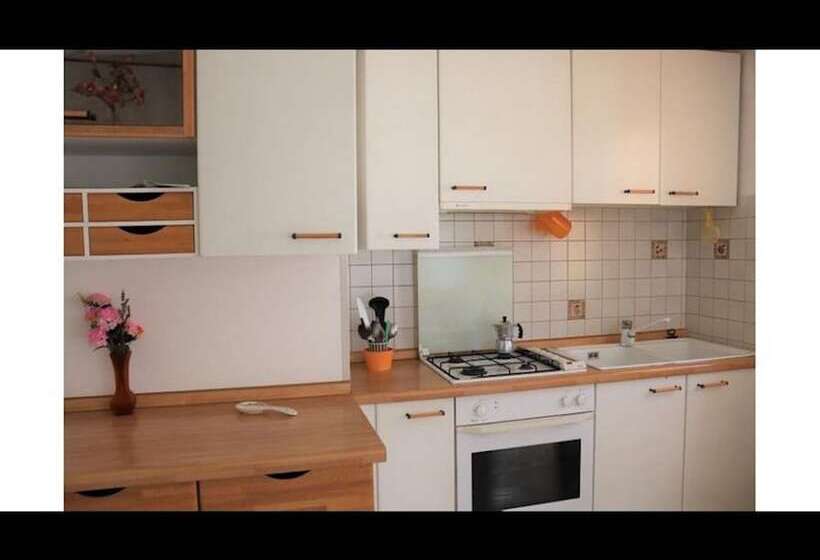 تختخواب و صبحانه Cozy Charm Near The Beach   Beahost