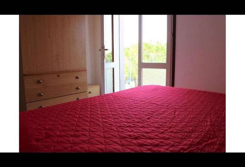 تختخواب و صبحانه Cozy Charm Near The Beach   Beahost