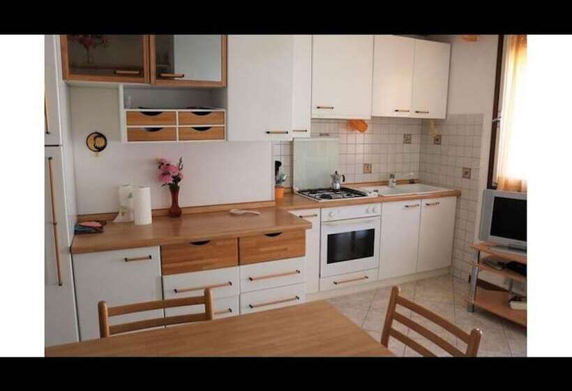 تختخواب و صبحانه Cozy Charm Near The Beach   Beahost