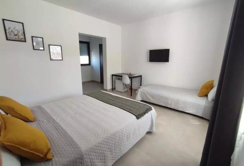 تختخواب و صبحانه Cristian Rooms