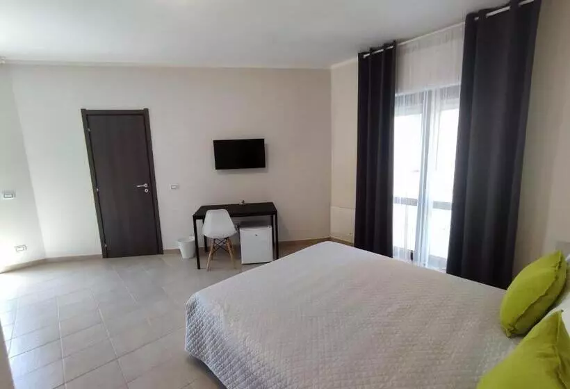 تختخواب و صبحانه Cristian Rooms