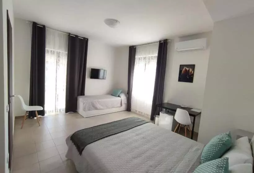 تختخواب و صبحانه Cristian Rooms