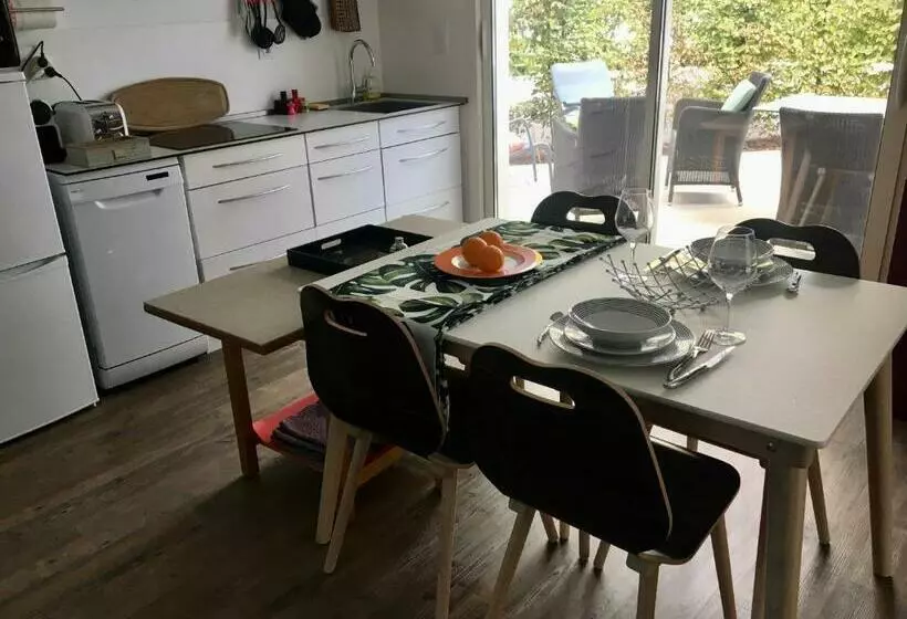 تختخواب و صبحانه La Maison Des Hérissons