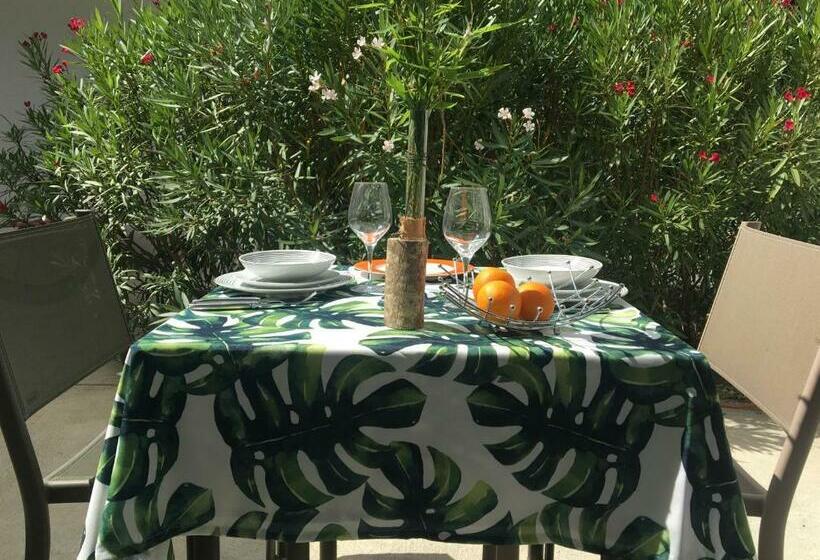 تختخواب و صبحانه La Maison Des Hérissons