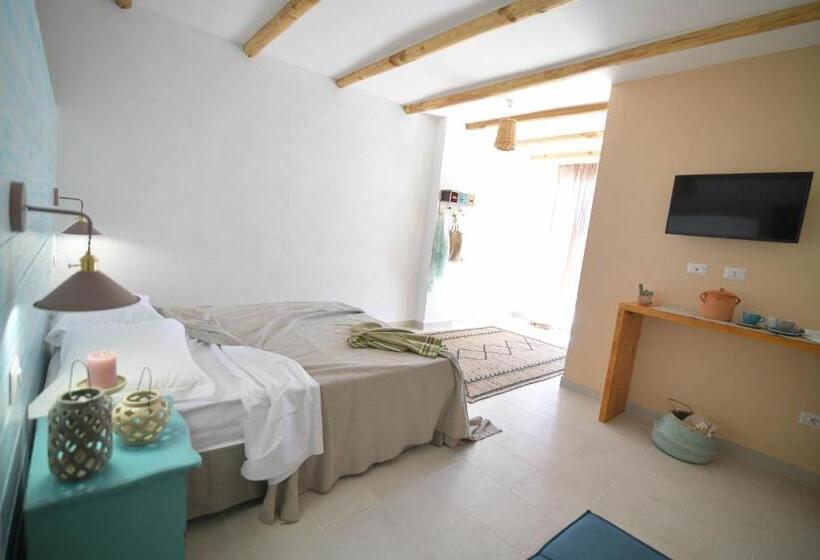 تختخواب و صبحانه Luccicamare Family Run Beb