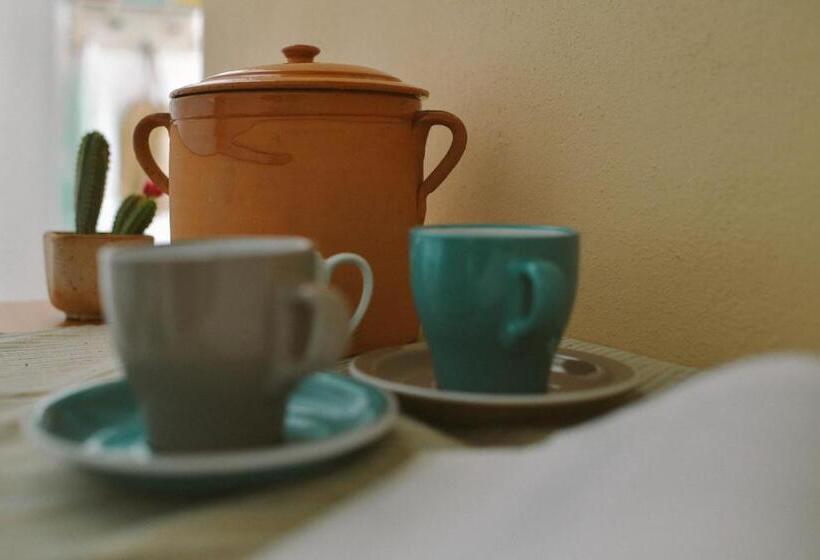 تختخواب و صبحانه Luccicamare Family Run Beb