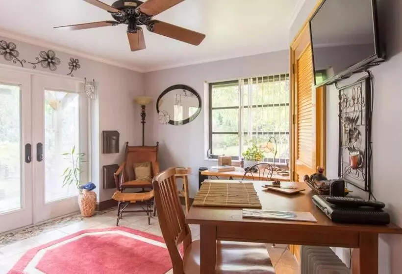 Aamiaismajoitus (B&B) La Quiete Cove For One