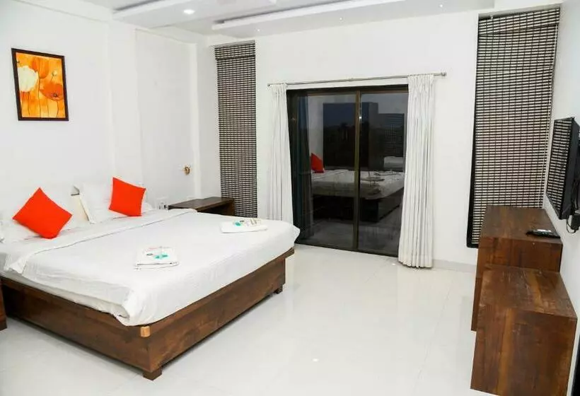 Hotelli Vedaa Holidays Resort