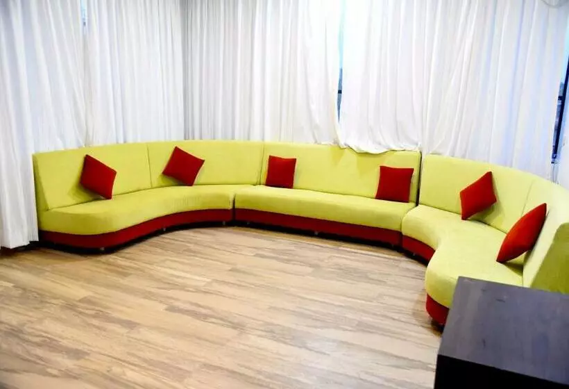 Hotelli Vedaa Holidays Resort