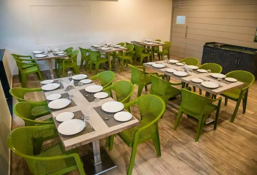 Hotelli Vedaa Holidays Resort