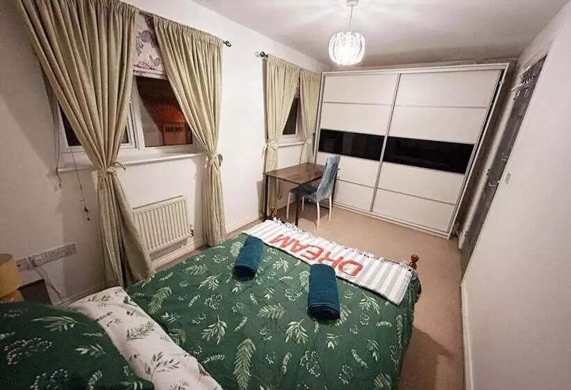 پانسیون Queens Rooms, A Perfect Stay, Next To Shopping Parks And Central Manchester