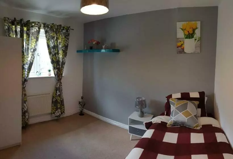 پانسیون Queens Rooms, A Perfect Stay, Next To Shopping Parks And Central Manchester