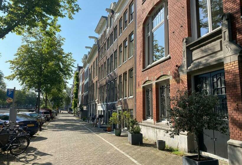 تختخواب و صبحانه Amstel Boutique Studio