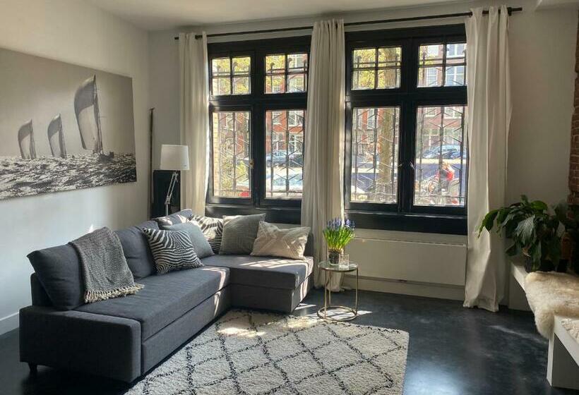 تختخواب و صبحانه Amstel Boutique Studio