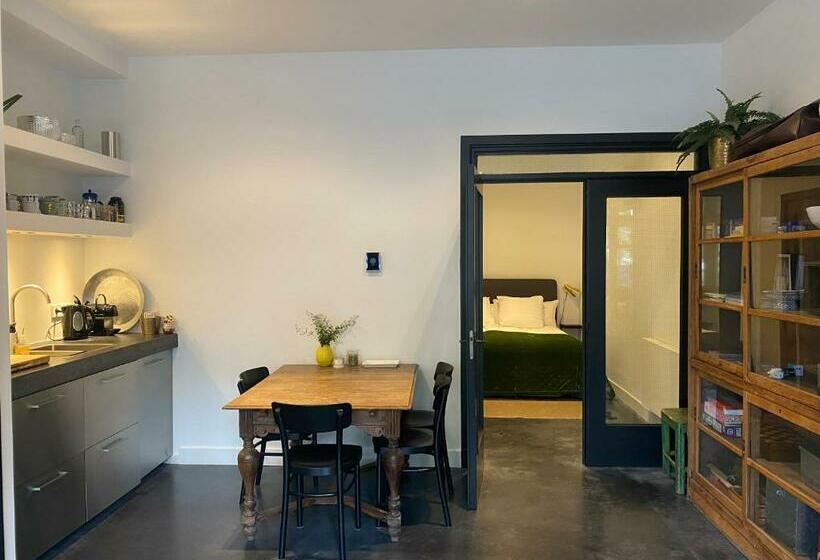 تختخواب و صبحانه Amstel Boutique Studio