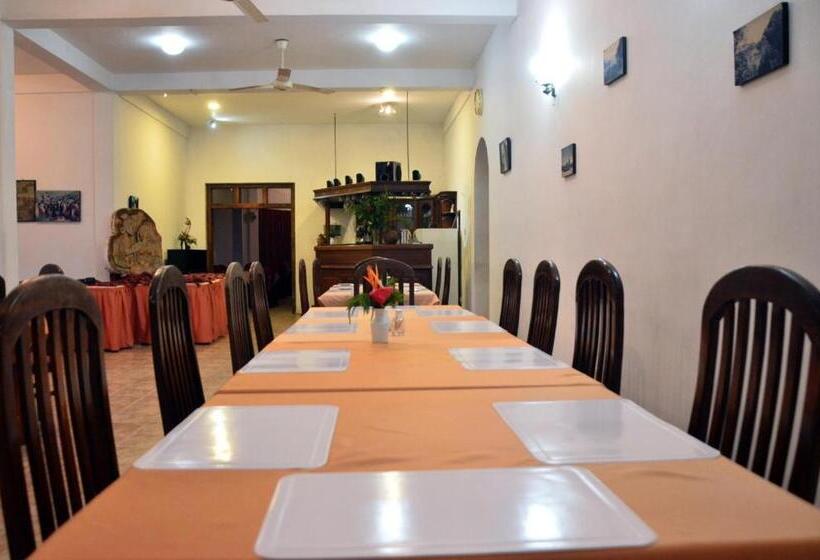 Hotel Breeta S Garden