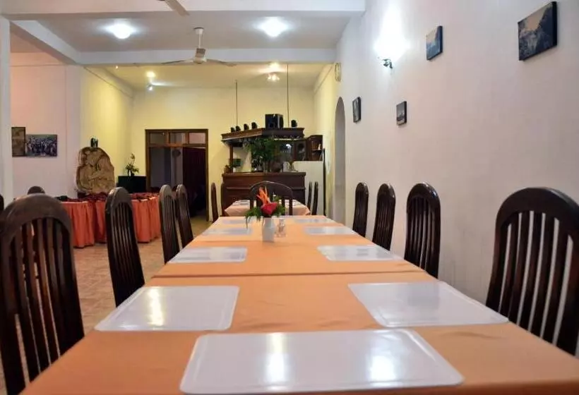 Hotelli Breeta S Garden