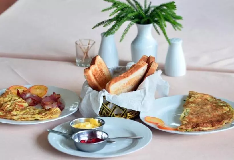 Hotelli Breeta S Garden