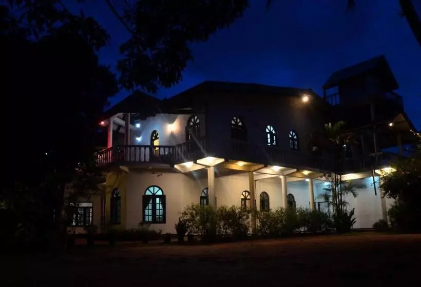 Hotelli Breeta S Garden