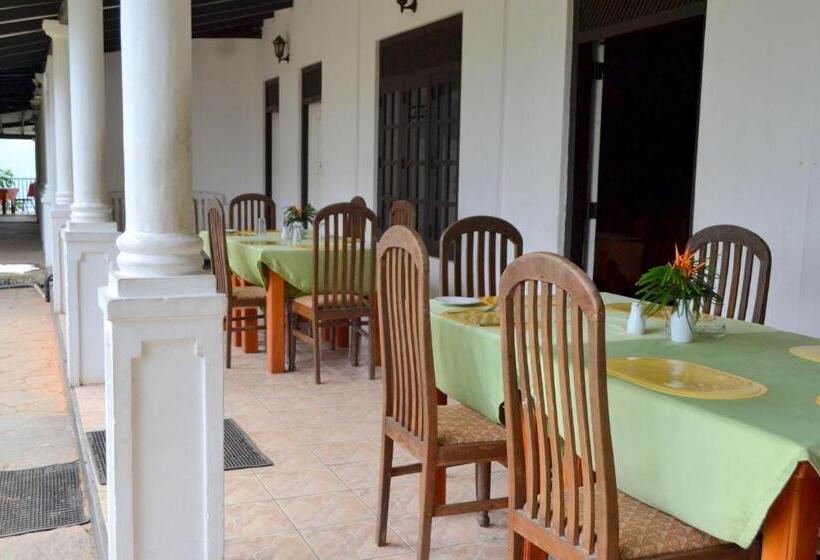 Hotel Breeta S Garden