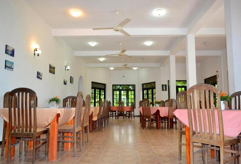 Hotel Breeta S Garden