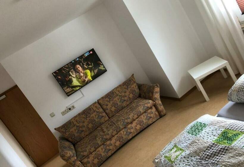 Pensione Töff   Töff