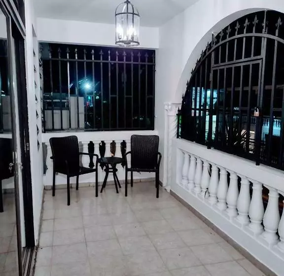 پانسیون Trinitaria House