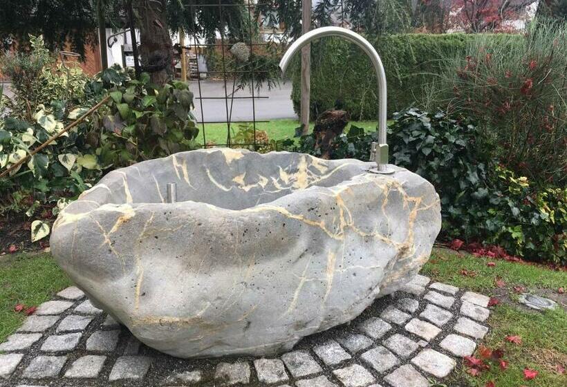 פנסיון Zani Helga