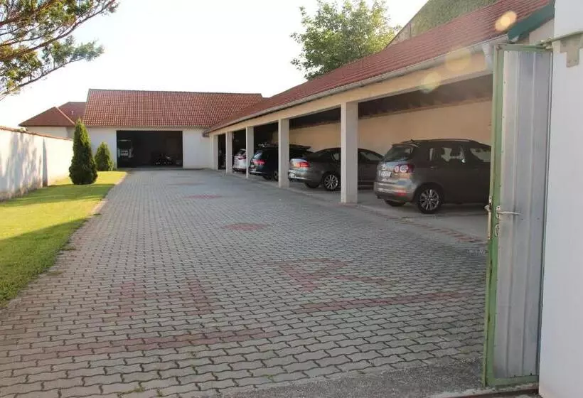 Aamiaismajoitus (B&B) Haus Renée