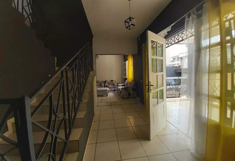 تختخواب و صبحانه Mc Location