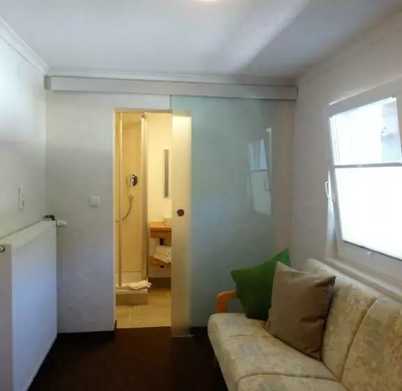 Bhome Gästehaus B&b / Apartments