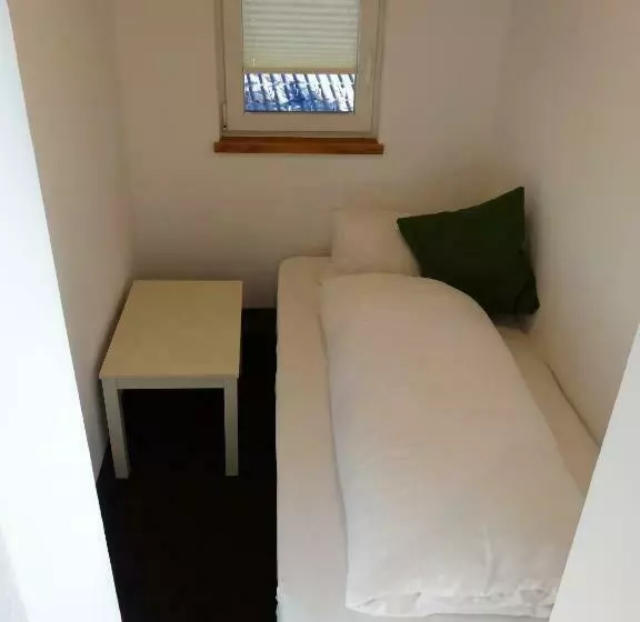 Bhome Gästehaus B&b / Apartments