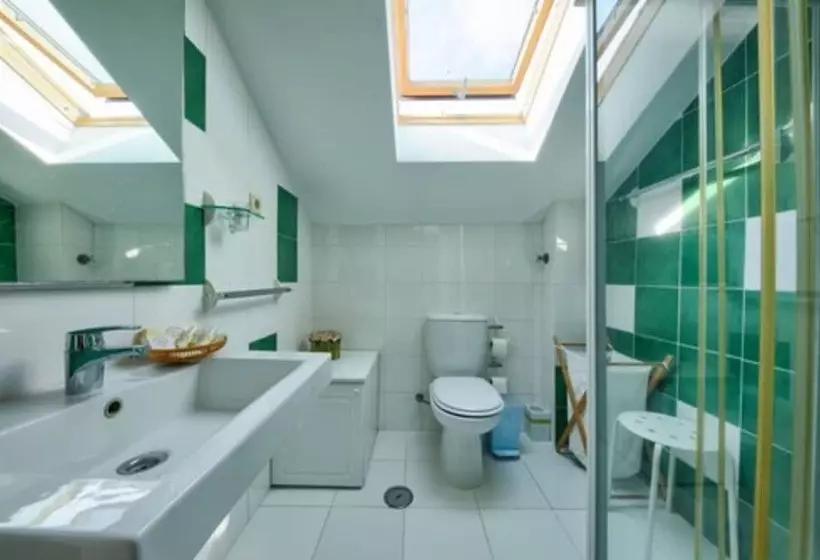 پانسیون Adore Portugal Coimbra Guest House