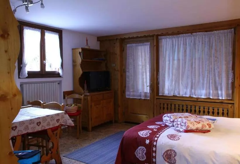 ペンション Chalet Dell Ermellino