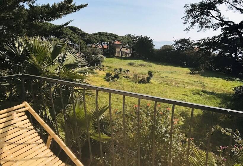 Hôtel Almanarre Plage   Hôtel Eco Responsable Face à La Mer